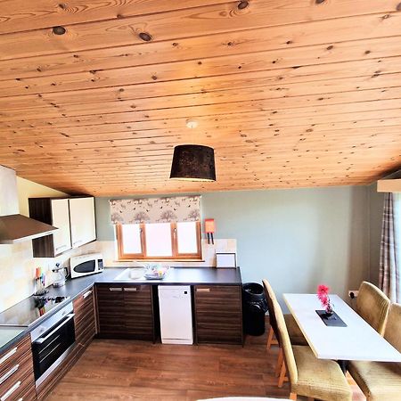 Villa Lomond 2 With Private Hot Tub - Fife - Loch Leven - Lomond Hills Kelty Exterior foto