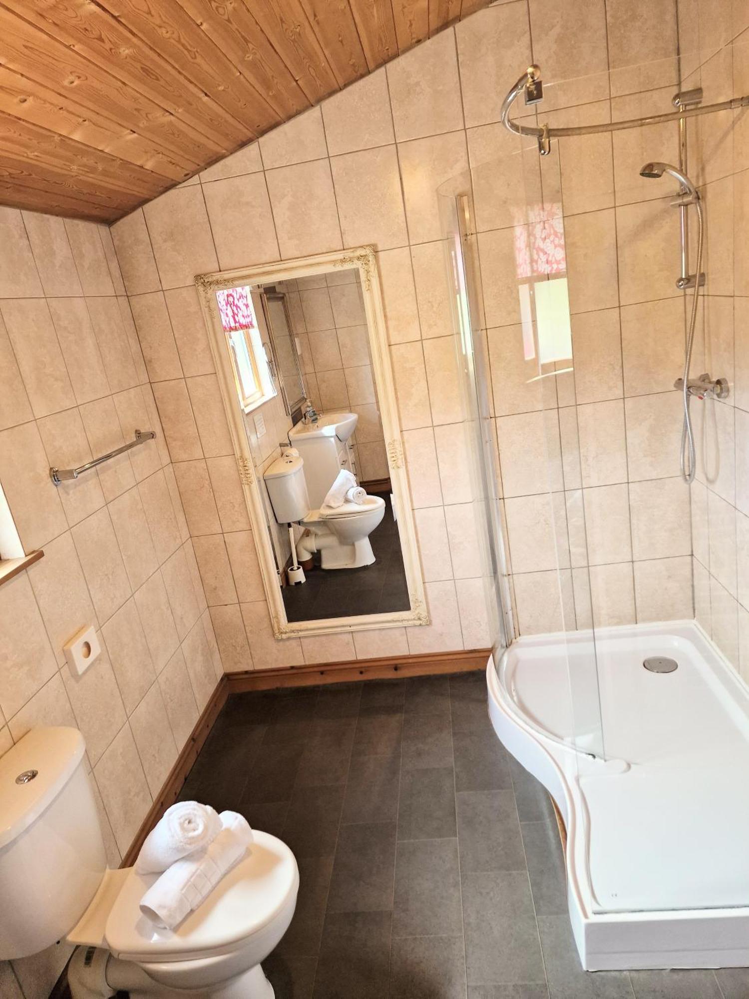 Villa Lomond 2 With Private Hot Tub - Fife - Loch Leven - Lomond Hills Kelty Exterior foto